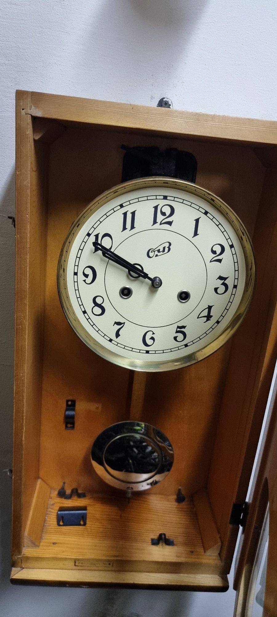 Антикварные, настенные часы Янтарь с боем.