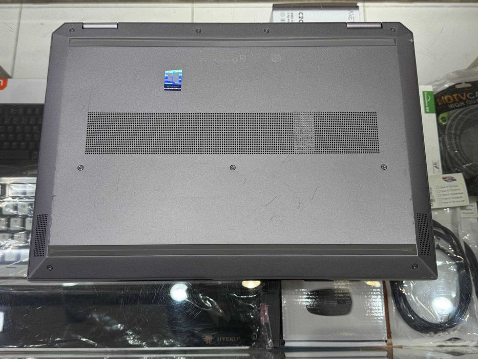 HP ZBook Studio G5 Core i7-8850H ram 8 ssd 256 NVIDIA Quadro P1000 4гб