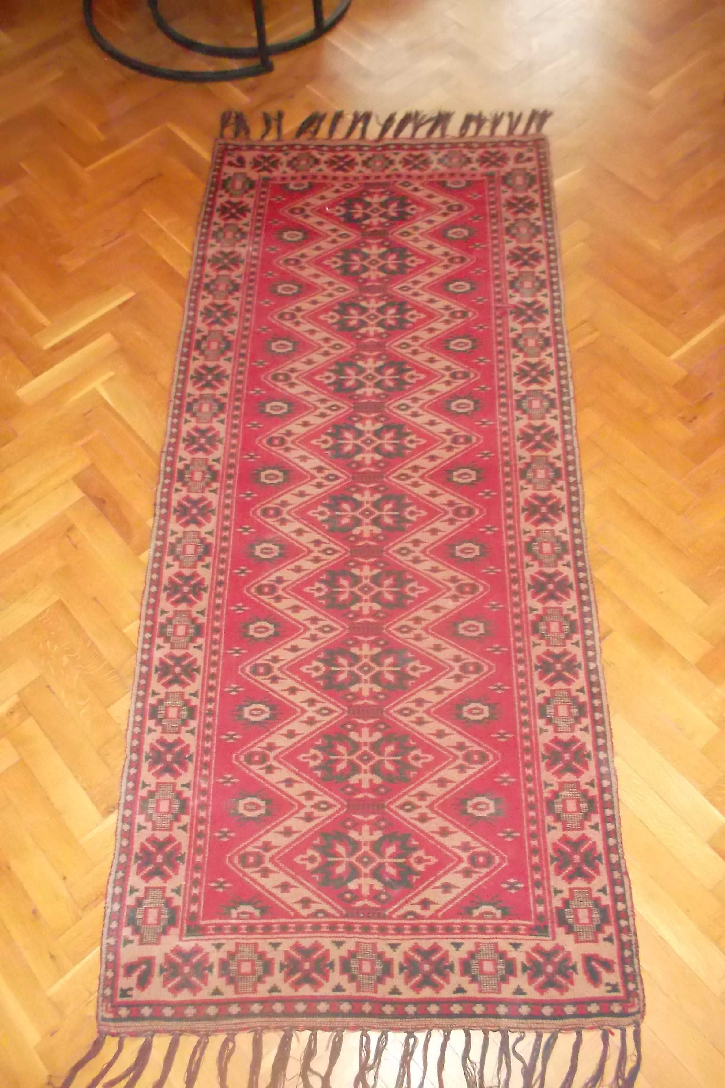 Чипровски килим 2.35х2.25м и черги