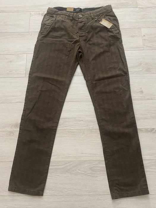 Pantaloni barbatesti noi marimea 34