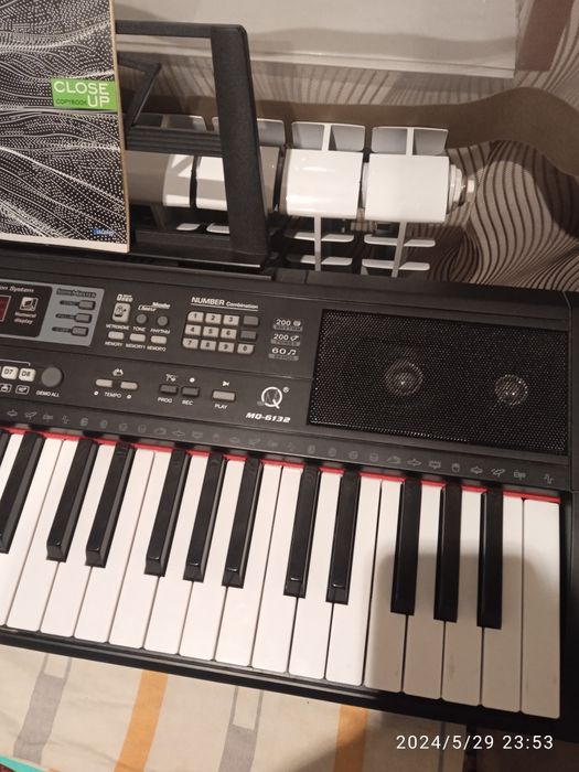 Продам синтезатор