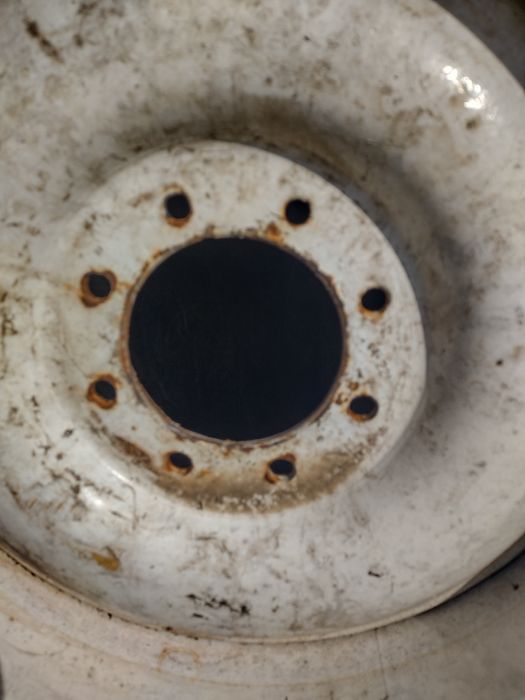 Vând 2 buc.cauciucuri 18,4/15/26