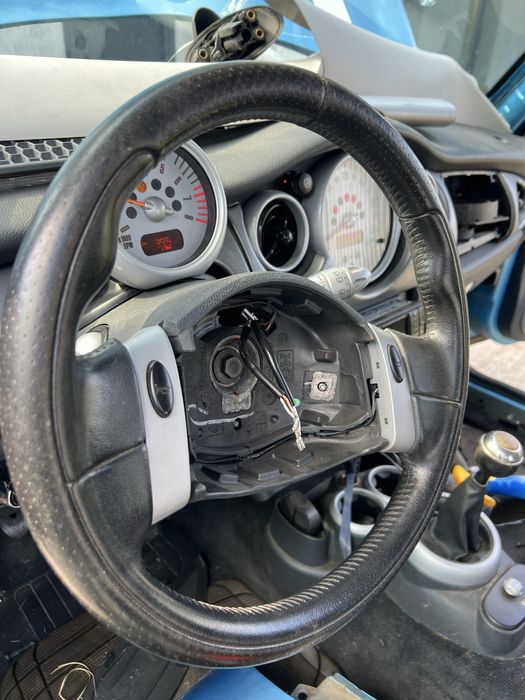 Dezmembrez Mini Cooper R50/R53 2001-2006