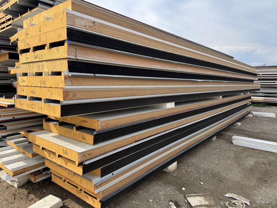 Pachet 358mp panouri sandwitch de acoperis