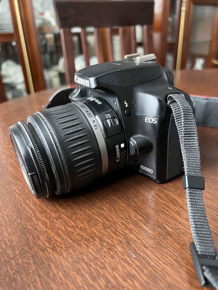 Фотоаппарат Canon EOS 1000D + объектив 18-55 мм