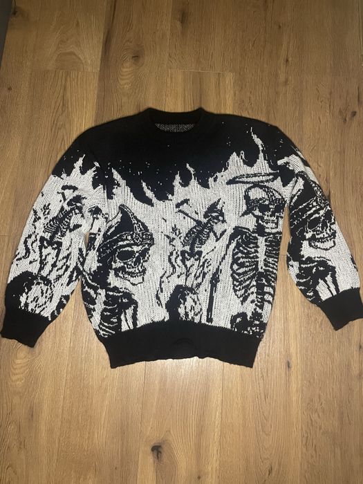 Пуловер със скелети размер М