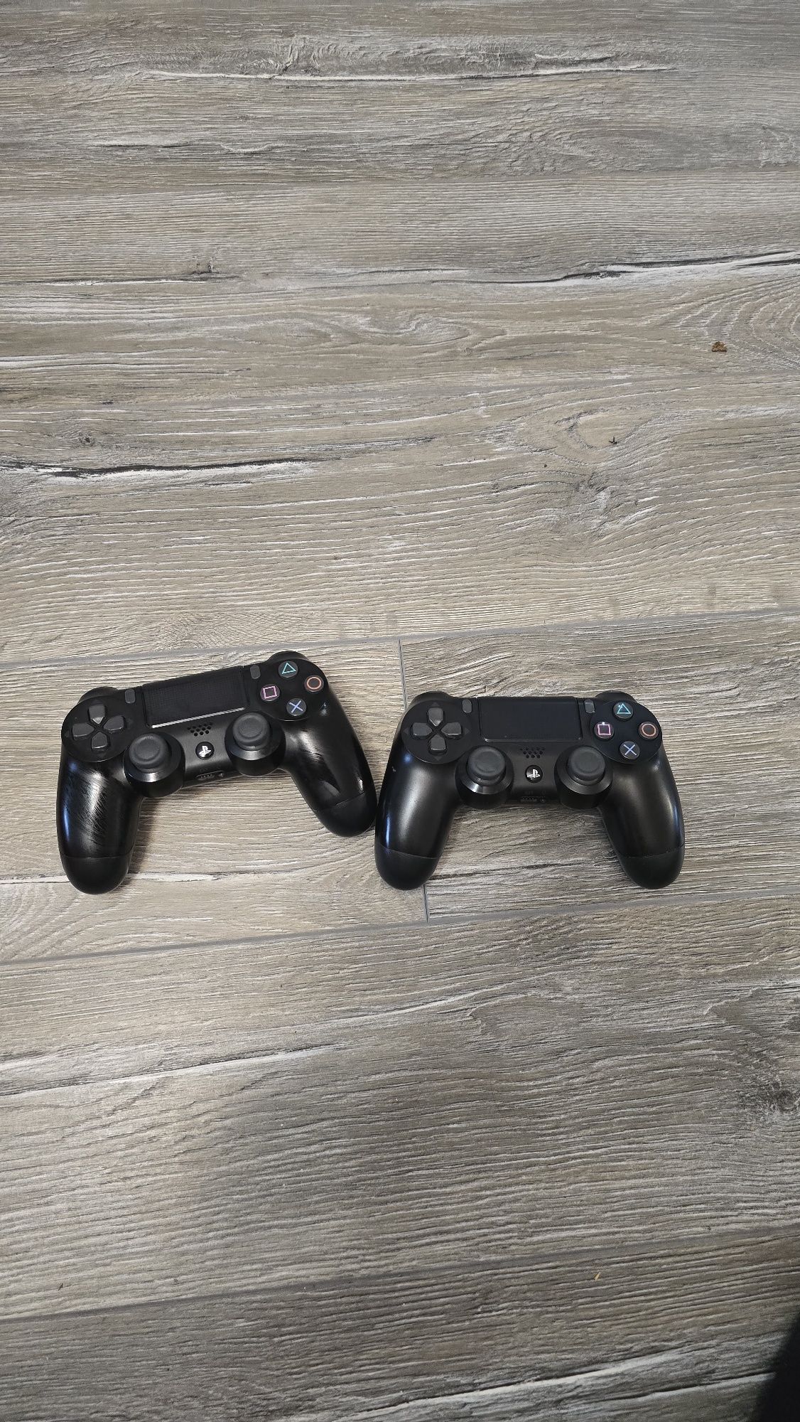 Vand 2 controllere PS4 Dualshock