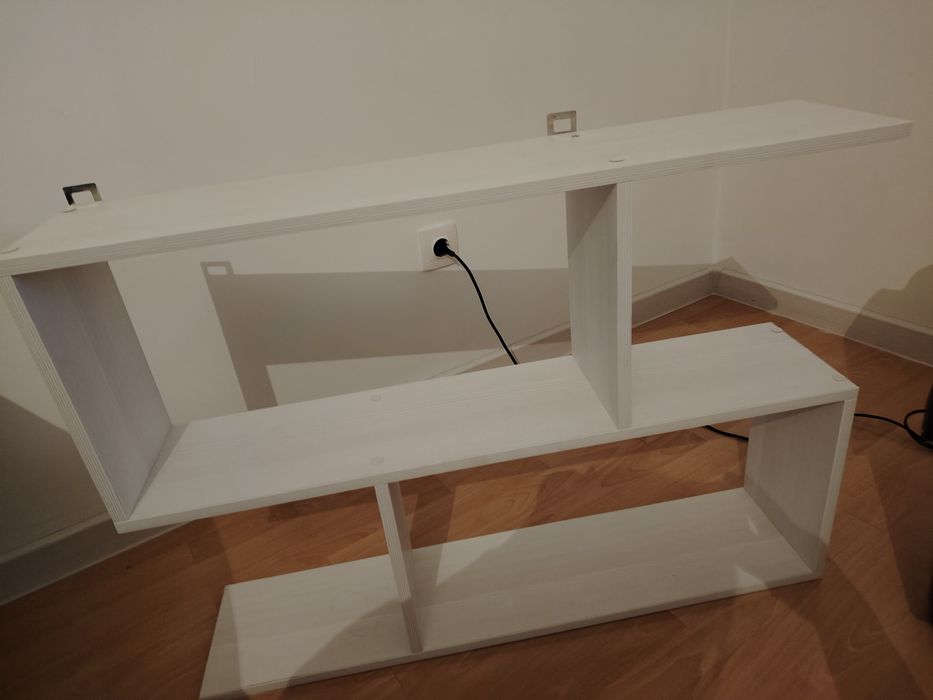 Продается полка навесная