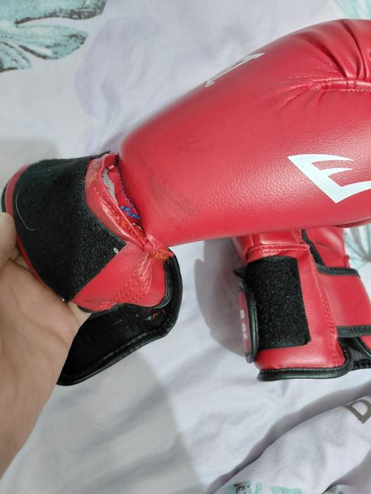 Продам боксерские перчатки Еверласт