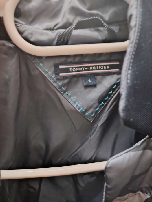 Geaca  dama Tommy Hilfiger mărimea  M -model camuflaje