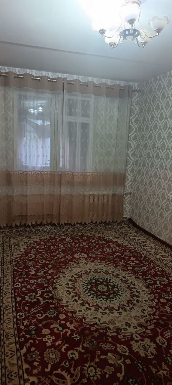 Ал Жасур кафе олдида 2 хоналик квартира оилага ижарага берилади