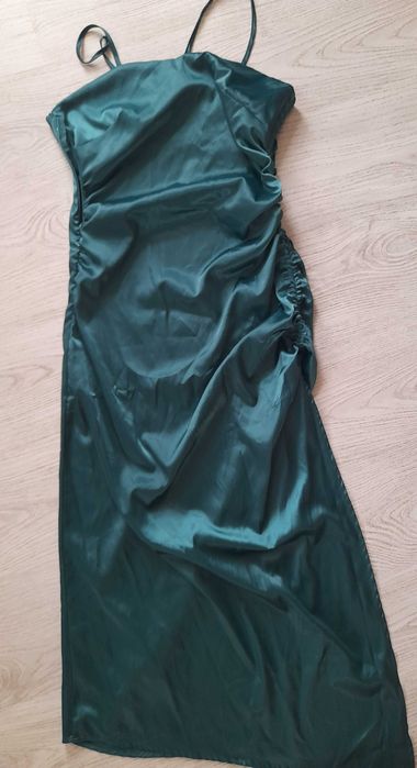 Официална сатенена рокля