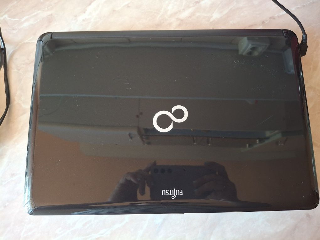 Vand laptop marca Fujitzu