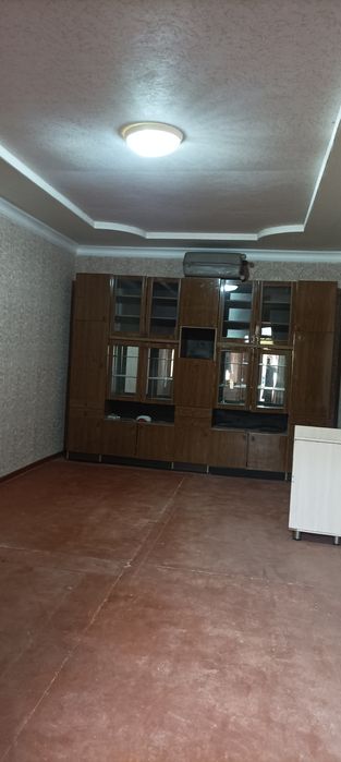 Uy sotiladi. Hovli, cherdak va podvalli.