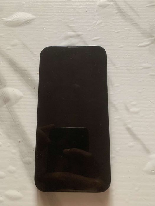 Vand iphone 13 in conditie buna