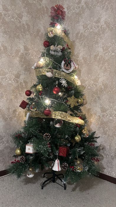 Продается елка с высотой 1.80 м