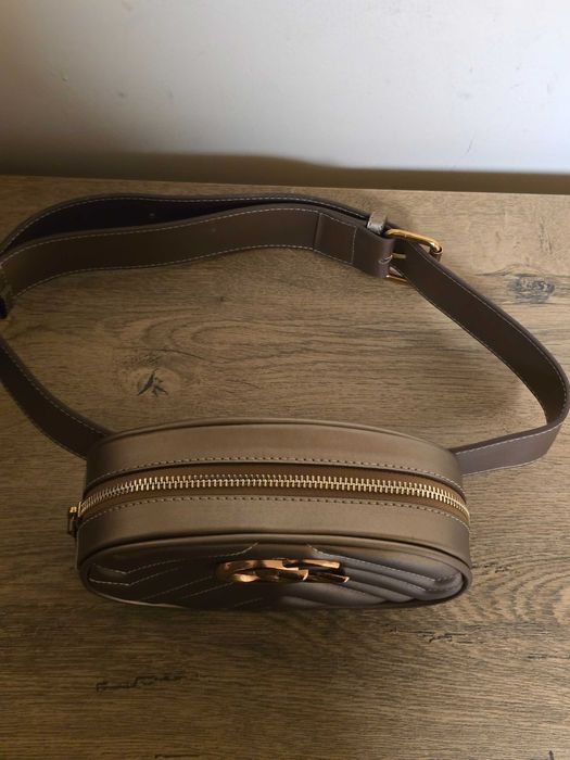 Gucci чанта тип колан