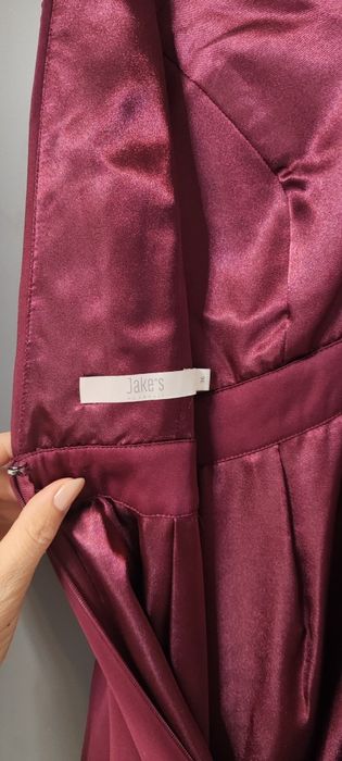 Елегантни рокли, подходящи за празненства и поводи