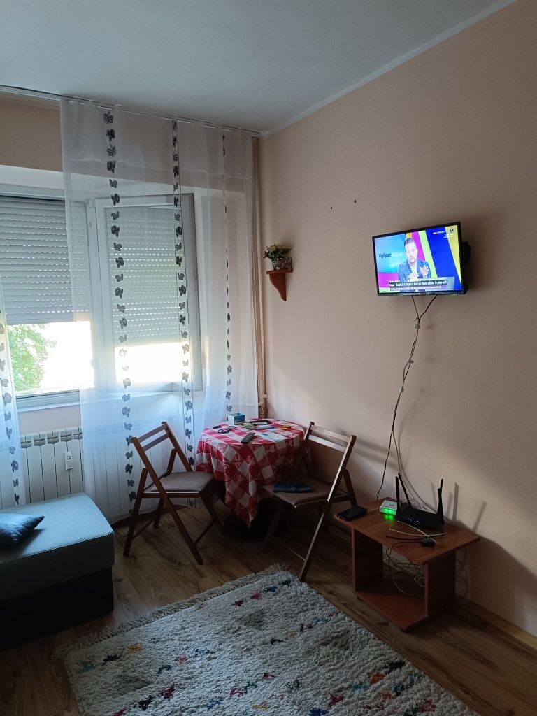 Închiriez apartament