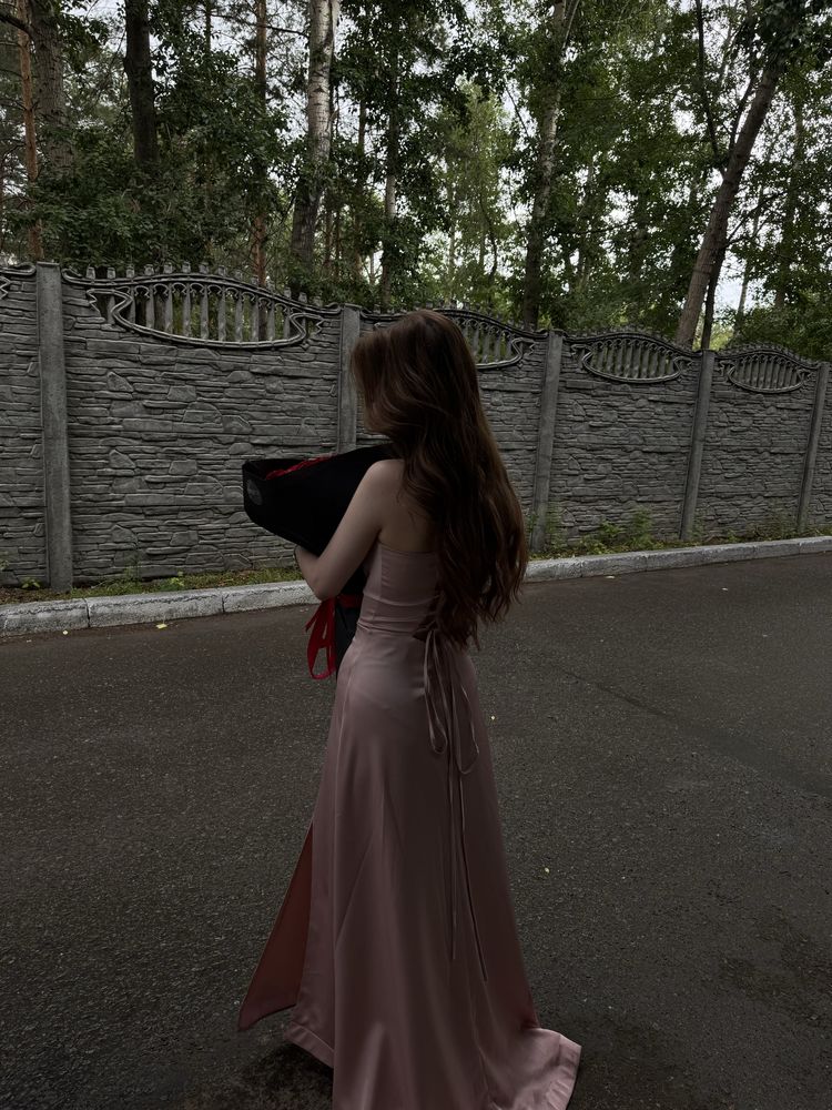Платье вечернее