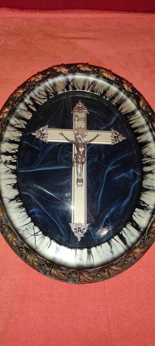 CRUCIFIX TABLOU OVAL
vechime cca 80 ani