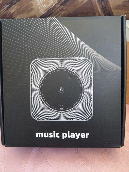 Ново FM радио и CD плейър с високоговорители дистанционно управление