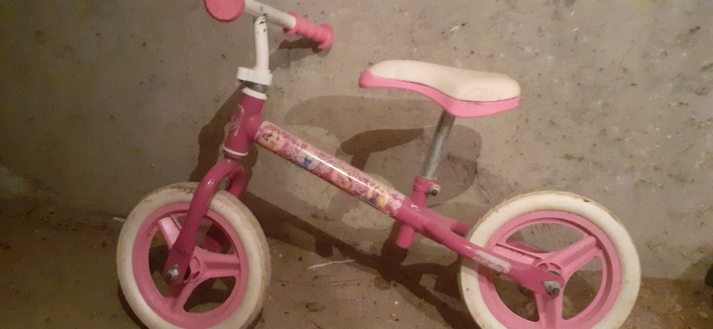 Bicicletă fetițe  fără pedale in stare bună