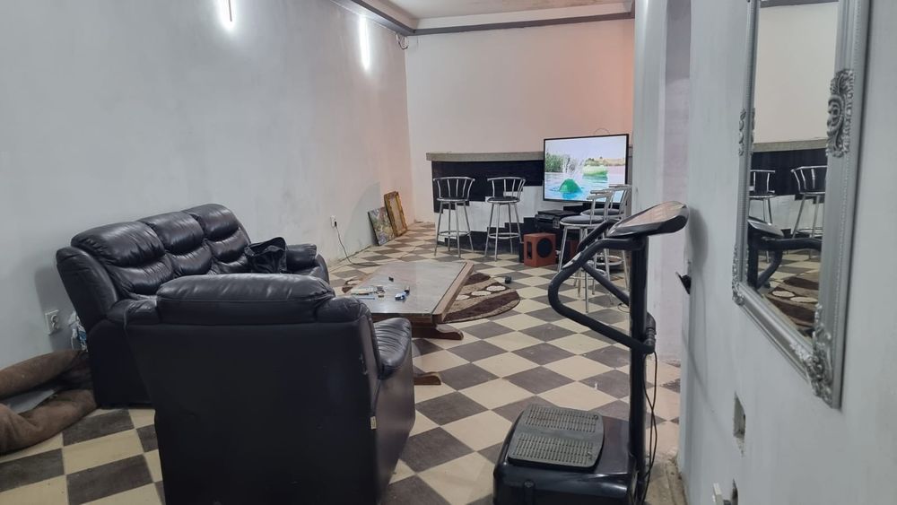 Vând spațiu comercial