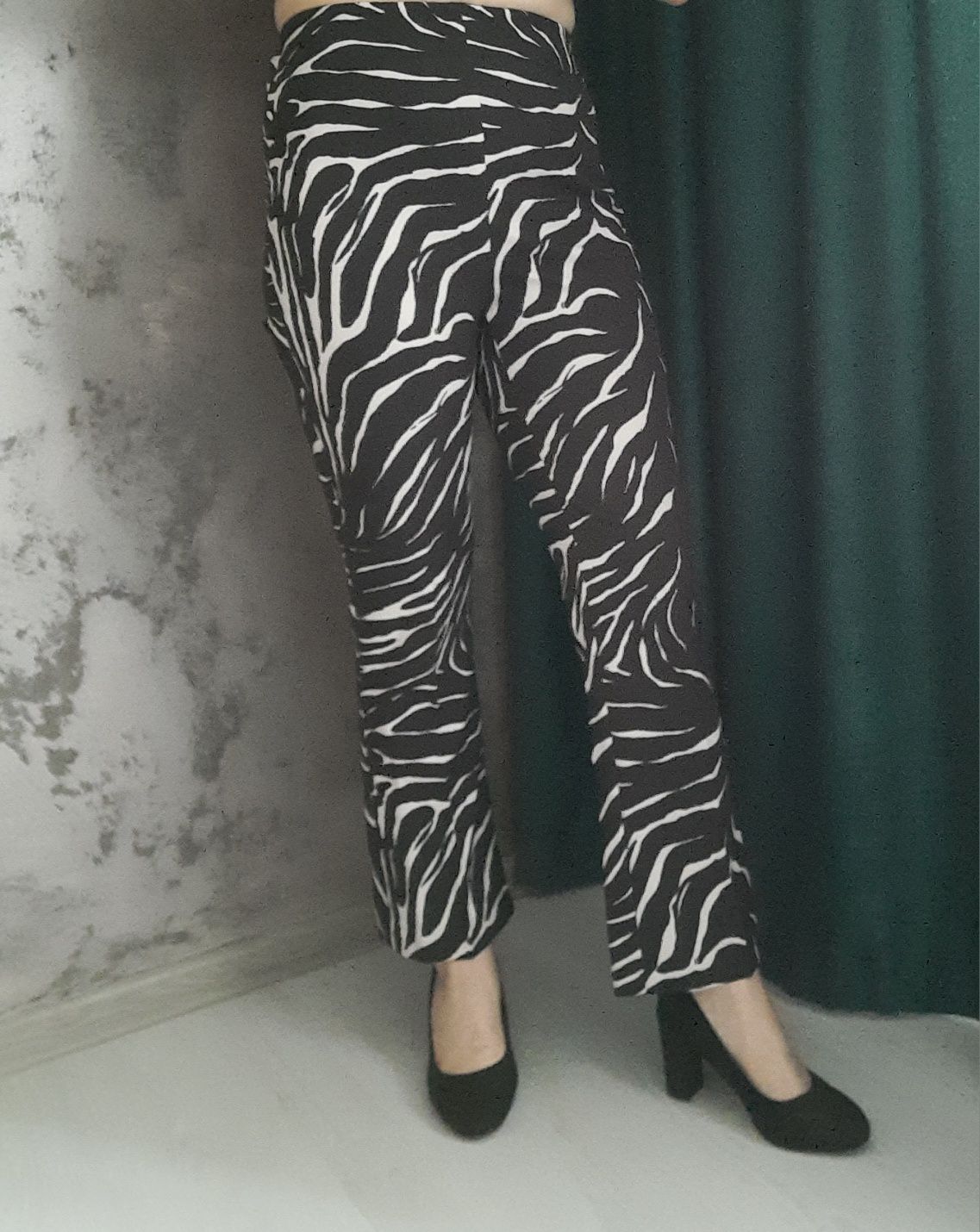 Pantalon marca Zara, mărimea M