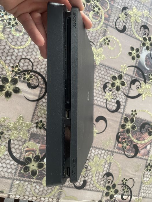Ps4 + maneta,cablu de alimentare si hdmi