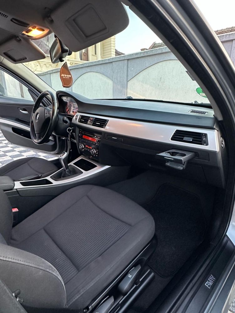 BMW  E90 320 i 2010 E5