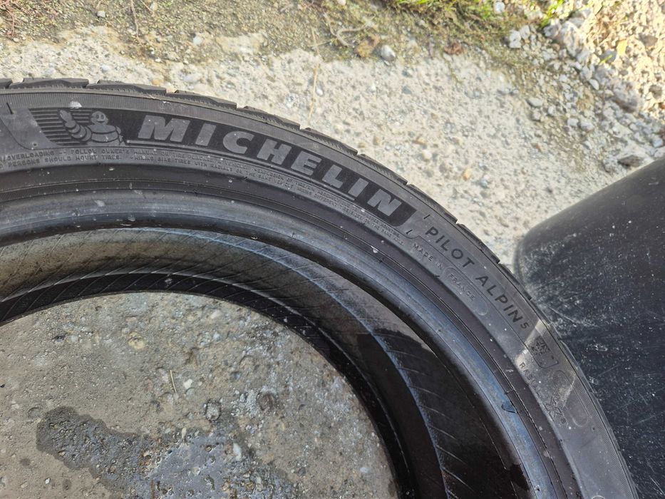 2 Anvelope de IARNA - 235/45/19 - Michelin  Stare foarte buna DOT 2021