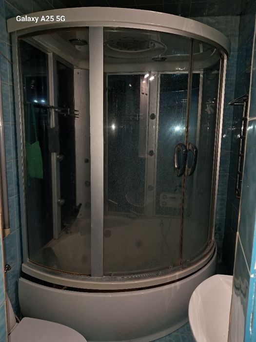 Продам душевую кабину на запчасти.