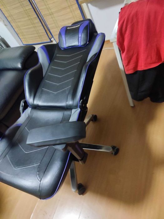 Продава се AKRacing MAX Gaming Chair
