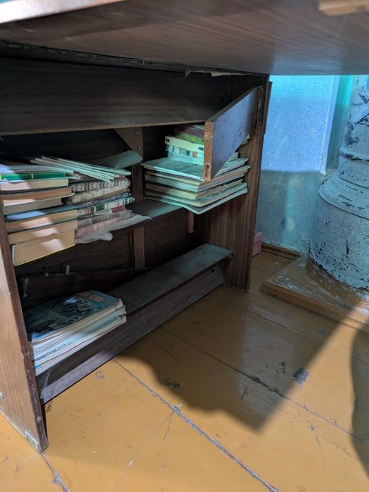 Стол (стол книжка) Срочно
