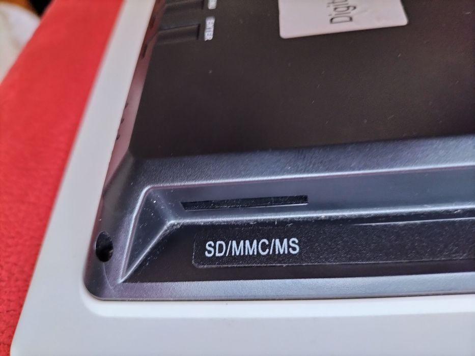 Ramă foto digitală nouă