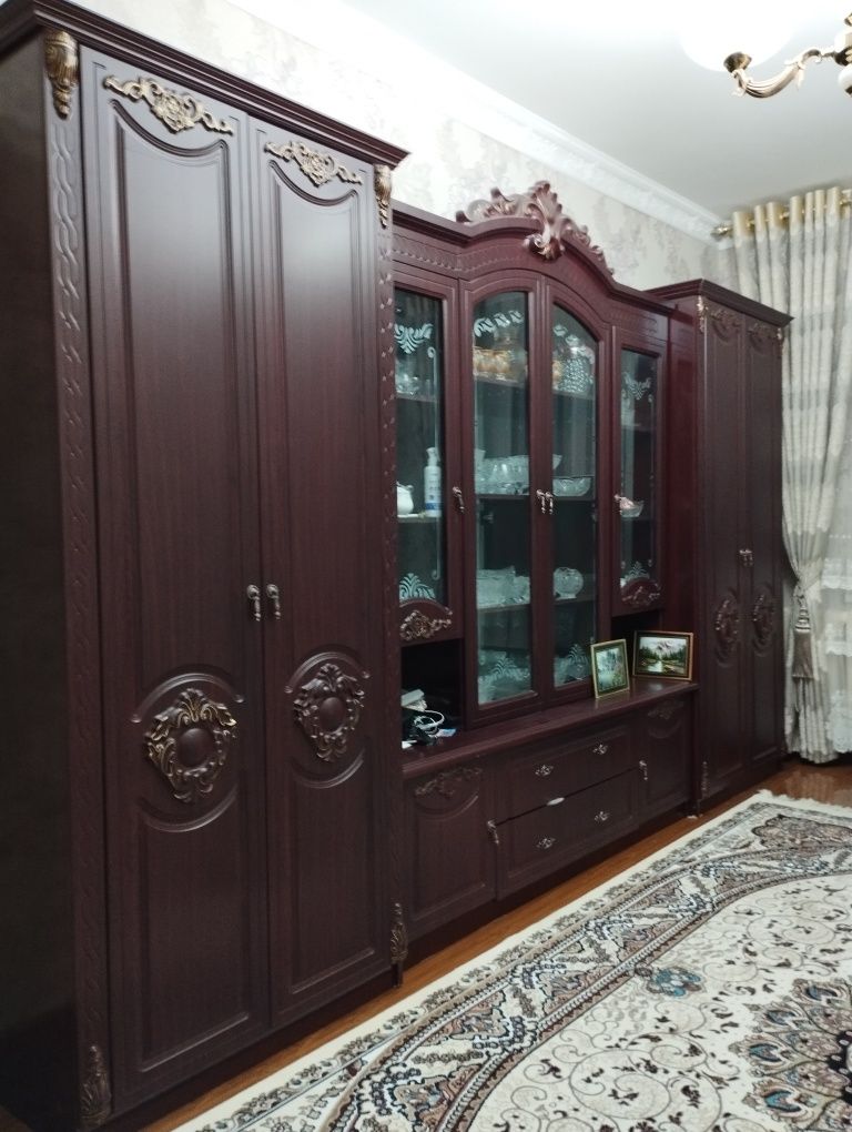 Продам Большой шкаф стенка 3м./2м