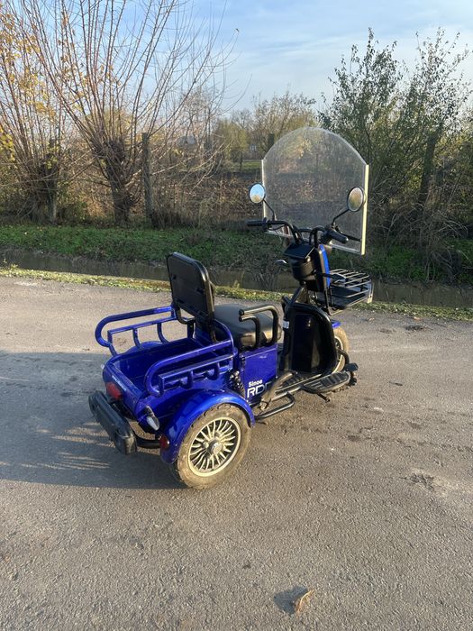 Vând triciclu electric rdb