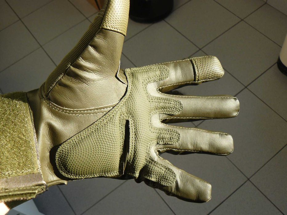 Manusi Tactice TG 8FIELDS Noi, Culoare Olive, Marimi M si XL