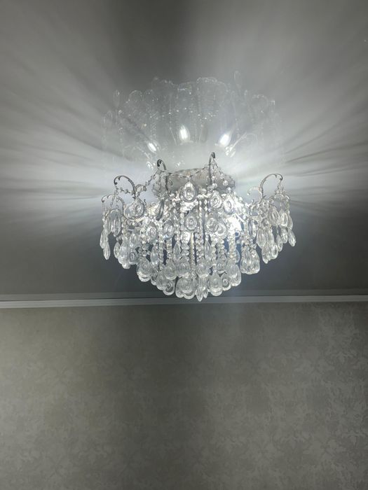 Продам люстру в отличном состоянии