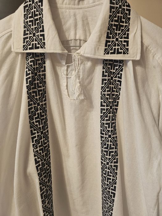 Ie tradițională bărbătească cusuta manual