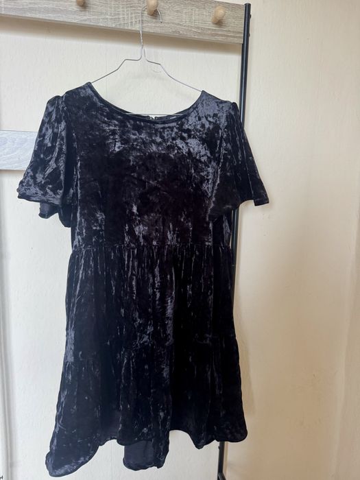 Черна кадифена рокля