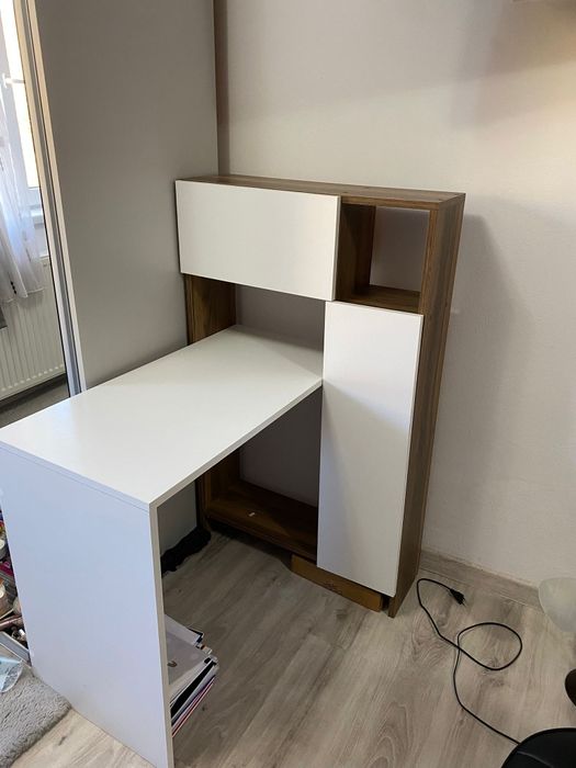 Vând birou în stare bună