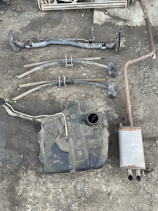 Части за фолксваген кади /volkswagen caddy 2007 г бензин  ЗАДЕН МОСТ