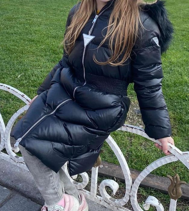 Пухено яке от колекция Guess.