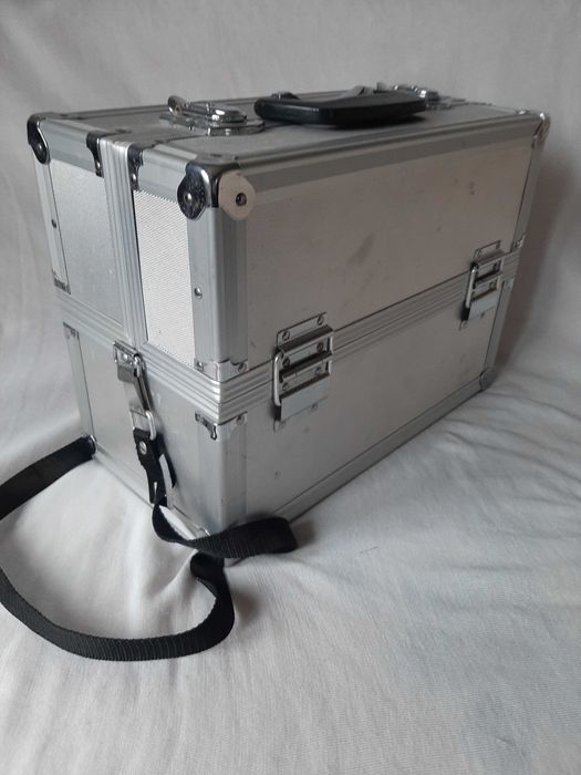 Метален куфър за фотоапарати и фотографска техника