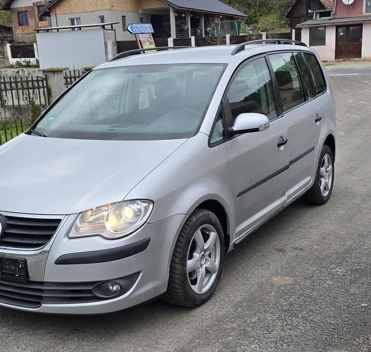Vând vw touran 1.9 tdi