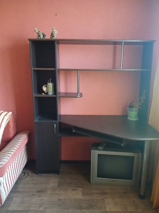 Продам компьютерный стол