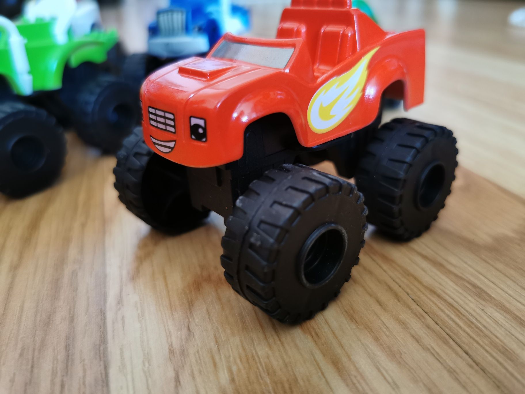 Blaze și mașinile uriașe - jucării