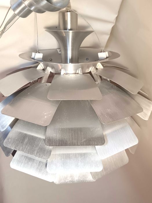 Lustra Mid-Century Modern, aluminiu, replică Louis Poulsen Artichoke